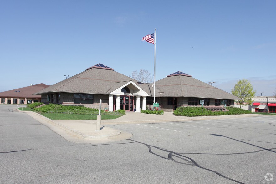 Primary Photo Of 4595 32nd Ave, Hudsonville Bank For Lease