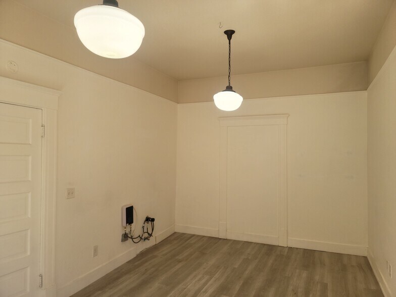 More Photos Of 656 5th St, Lincoln General Retail For Sale