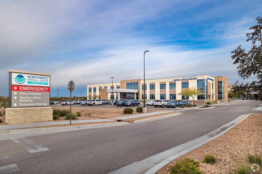 More Photos Of 2300 S Houghton Rd, Tucson Medical For Lease