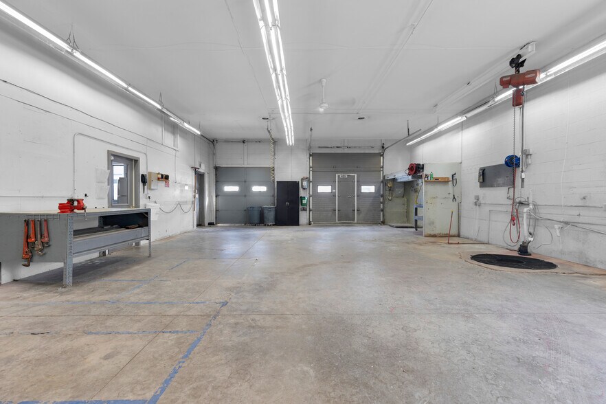 More Photos Of 42 Neal Ct, Plainville Warehouse For Sale