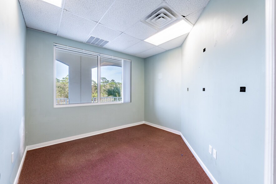 More Photos Of 540 NW University, Port Saint Lucie Office Residential For Sale
