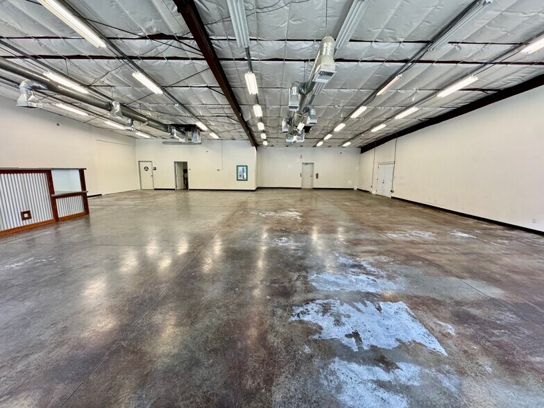 More Photos Of 80 Country Club Dr, Willow Creek General Retail For Lease
