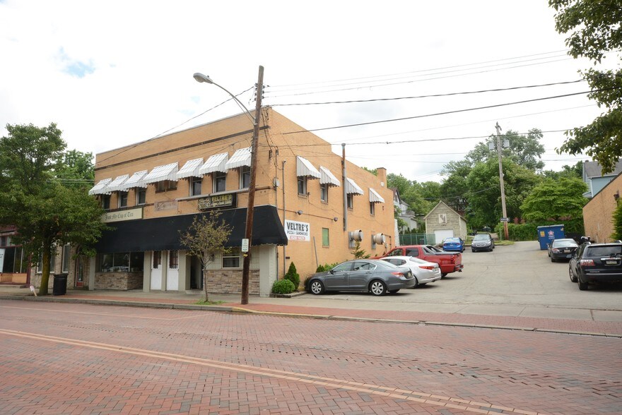 More Photos Of 848-850 Allegheny River Blvd, Oakmont Storefront Retail Residential For Lease