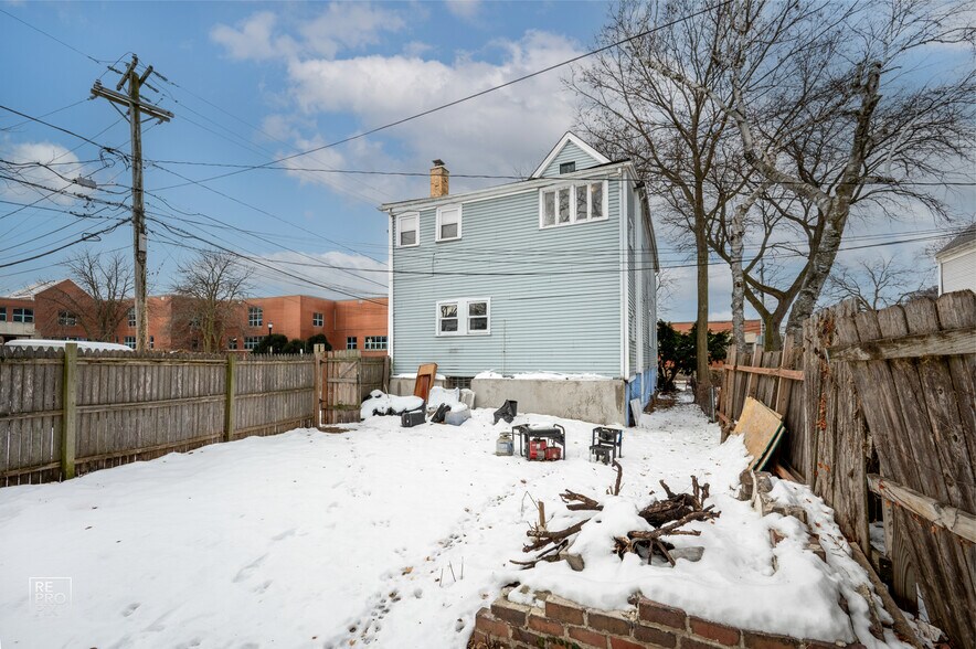 More Photos Of 2043 Asbury Ave, Evanston Apartments For Sale