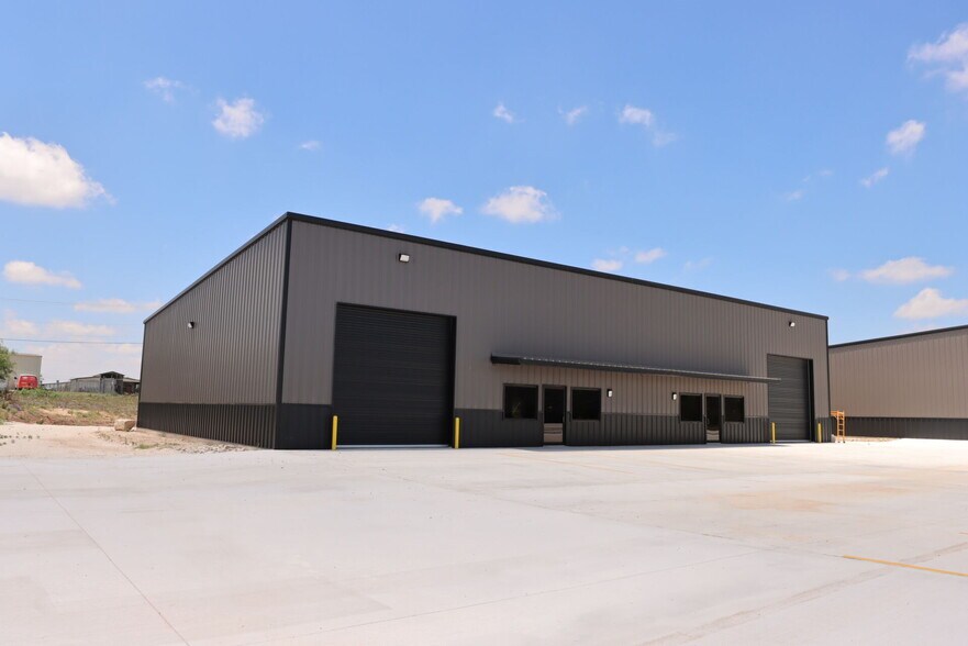 More Photos Of 606 Mill Run, Kerrville Warehouse For Lease