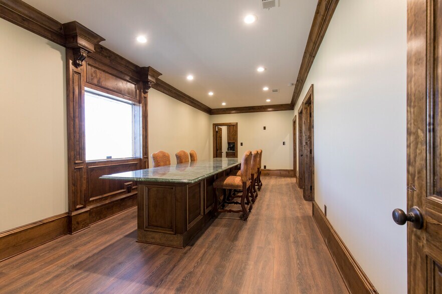 More Photos Of 636 W Tarrant Rd, Grand Prairie General Retail For Sale