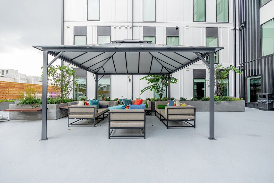 More Photos Of 366 E Broad St, Columbus Apartments For Lease