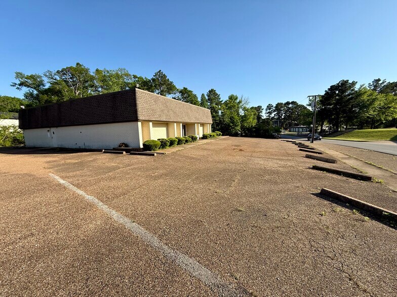 More Photos Of 3900 Southpark Dr, Tyler Office For Sale