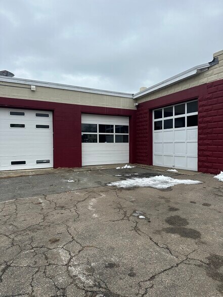 More Photos Of 47 Summer St, Natick Auto Repair For Lease