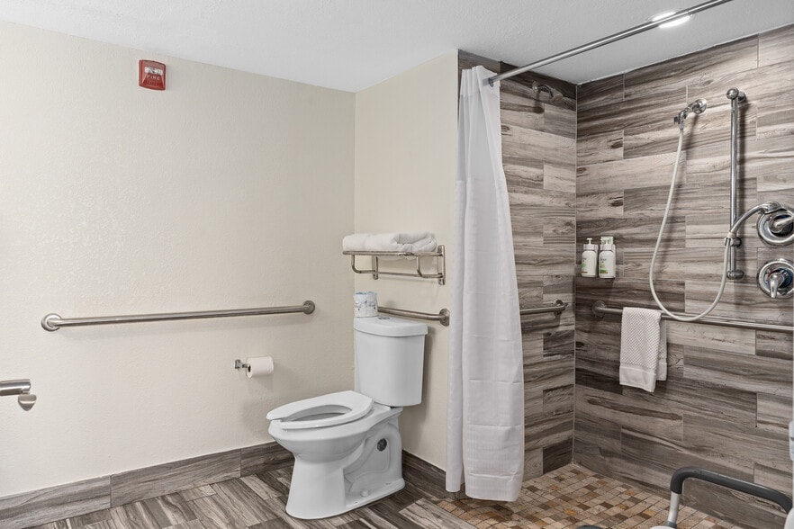 More Photos Of 3956 W Colonial Dr, Orlando Hotel For Sale