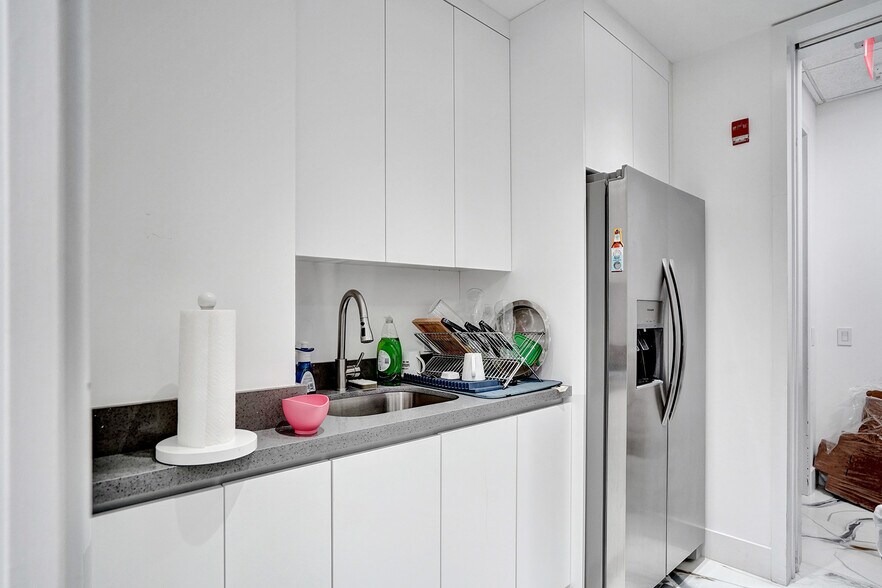 More Photos Of 18851 NE 29th Ave, Aventura Office For Lease