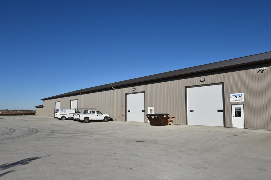 More Photos Of 1881 N Sheyenne Loop, Fargo Warehouse For Lease