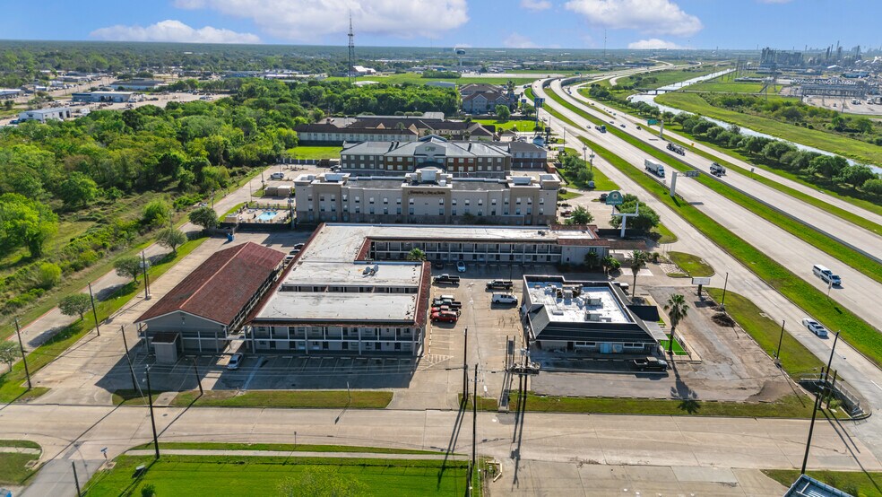 More Photos Of 1126 TX 332 Hwy, Lake Jackson Hotel For Sale