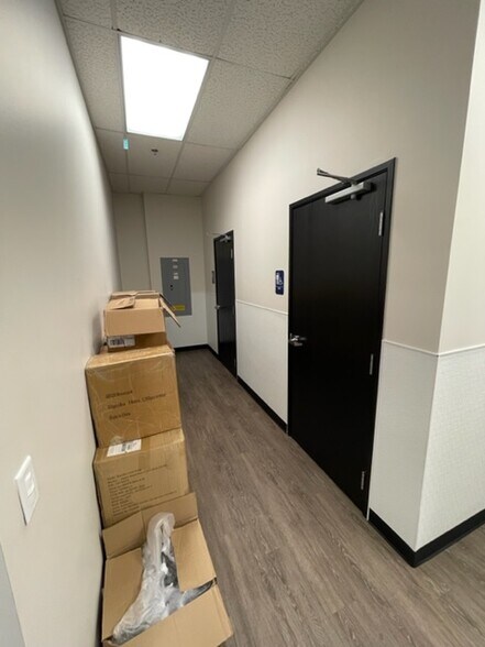 More Photos Of 10550 E Garden Dr, Aurora Freestanding For Lease