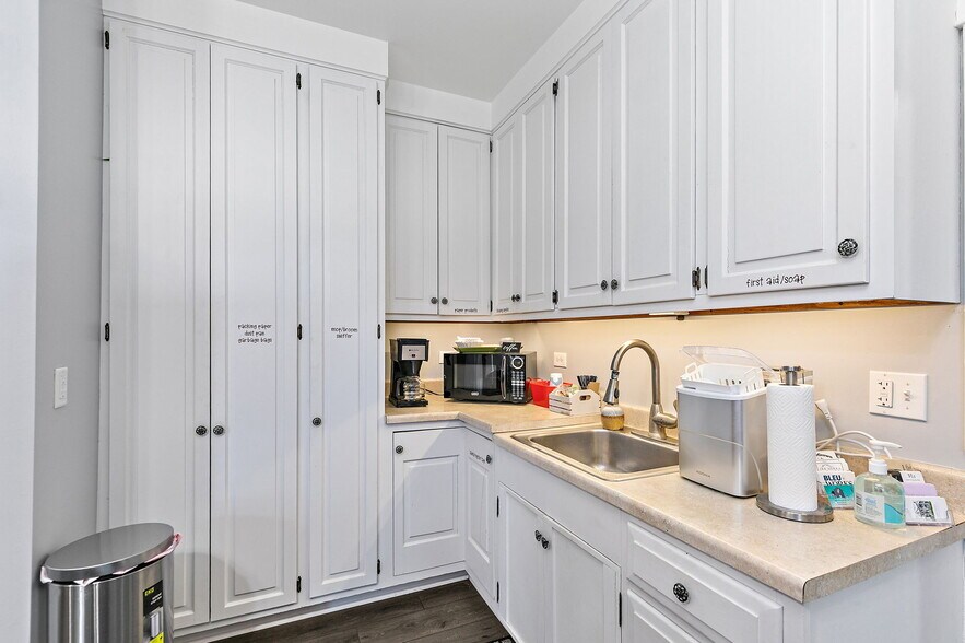 More Photos Of 303 N Main St, Elburn General Retail For Sale
