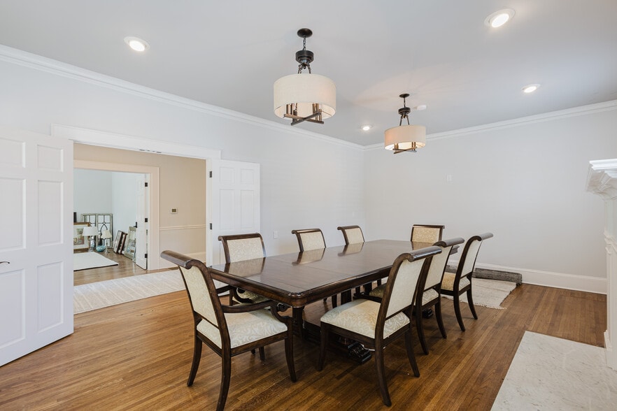 More Photos Of 1814 Euclid Ave, Charlotte Office For Lease