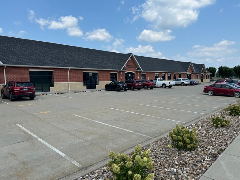 More Photos Of 900 E Walnut St, Carbondale Medical For Lease