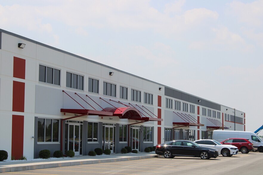 More Photos Of 5501 Adams St, Matteson Flex For Lease