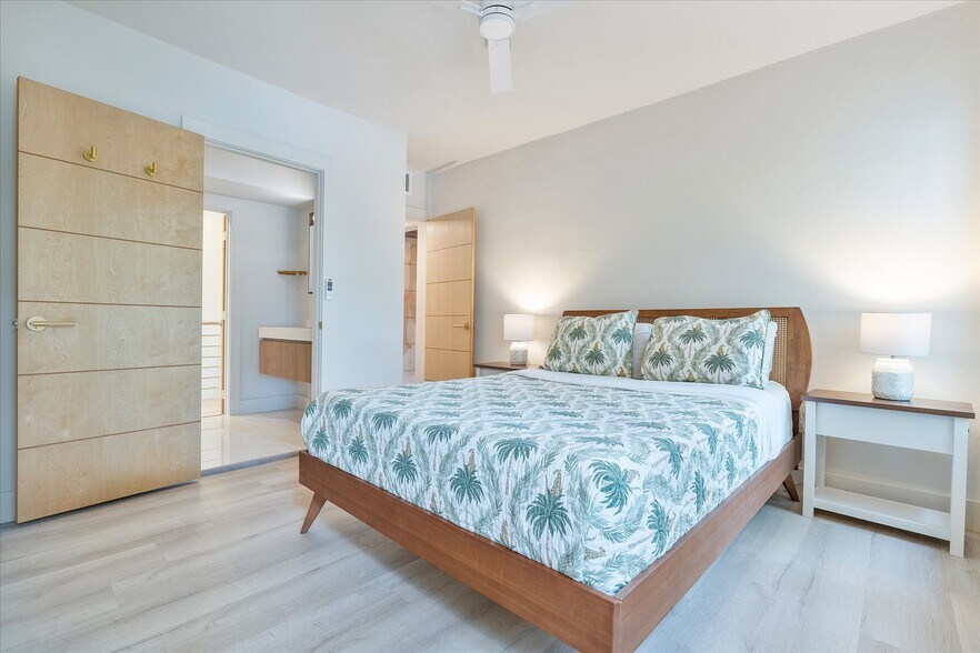 More Photos Of 22 NE 44th St, Miami Office Residential For Lease