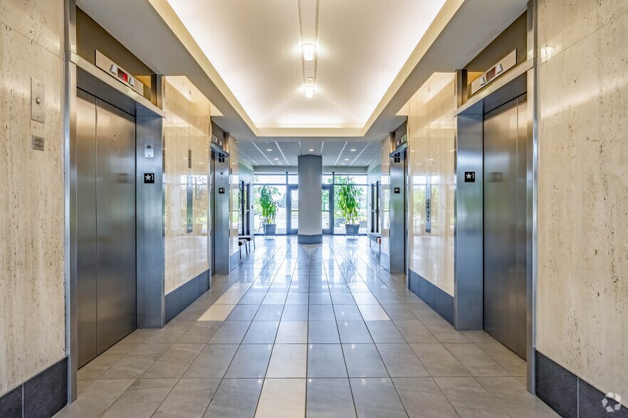 More Photos Of 4555 Lake Forest Dr, Blue Ash Office For Lease