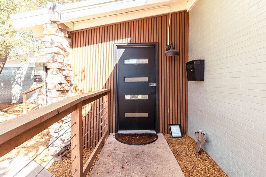 More Photos Of 1001 NW 15th Ave, Ardmore Medical For Sale