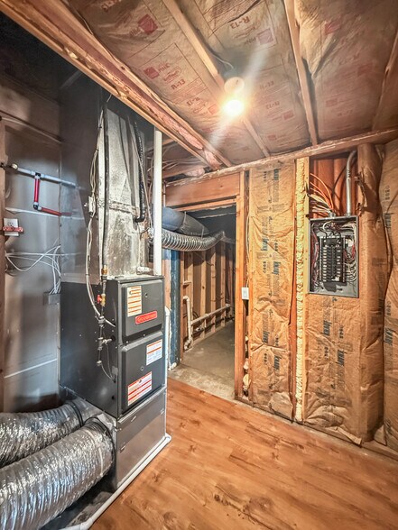 More Photos Of 10980 NE Hubbell Rd, Maxwell Industrial For Sale