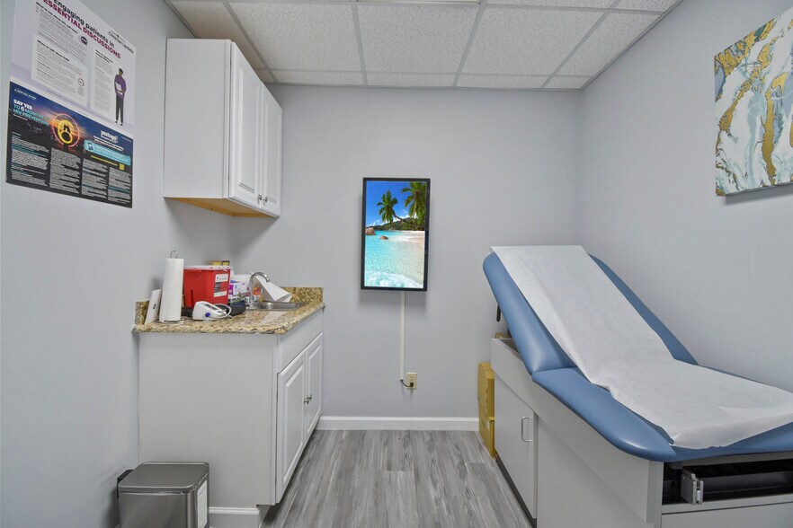 More Photos Of , Jacksonville Office For Sale