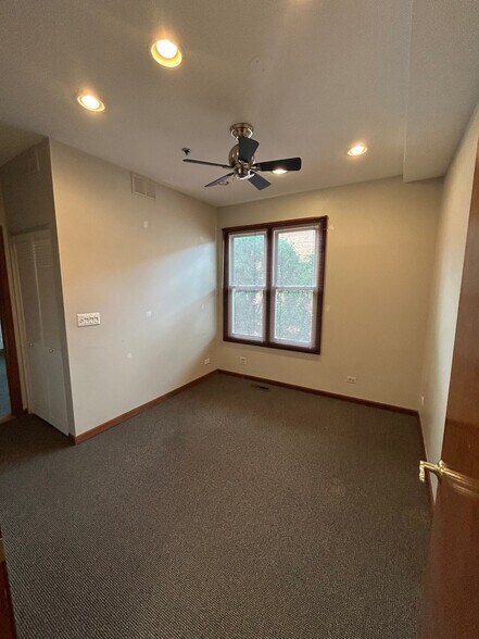 More Photos Of 564 S Washington St, Naperville Office For Lease