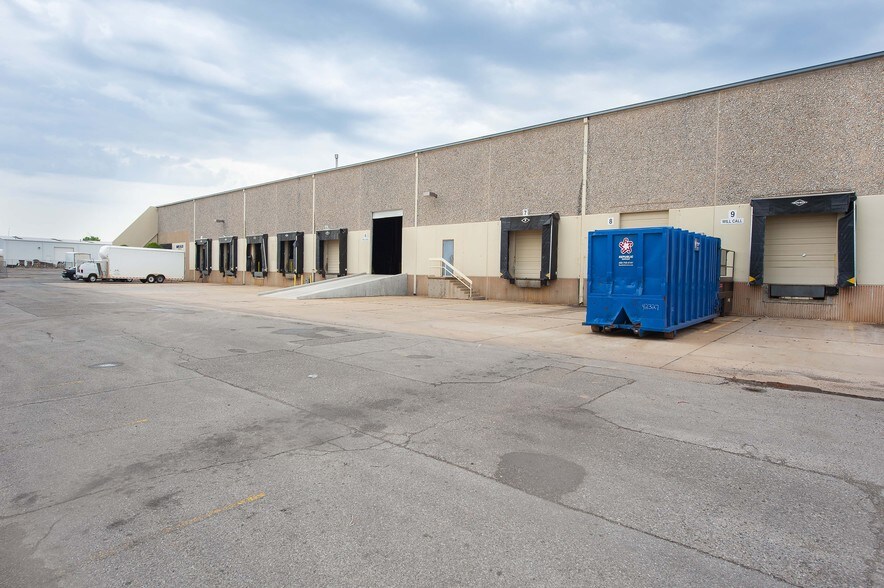 More Photos Of 3701 S Thomas Rd, Oklahoma City Distribution For Lease