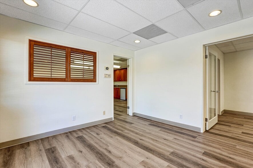 More Photos Of 7448 Deering Ave, Canoga Park Industrial For Sale
