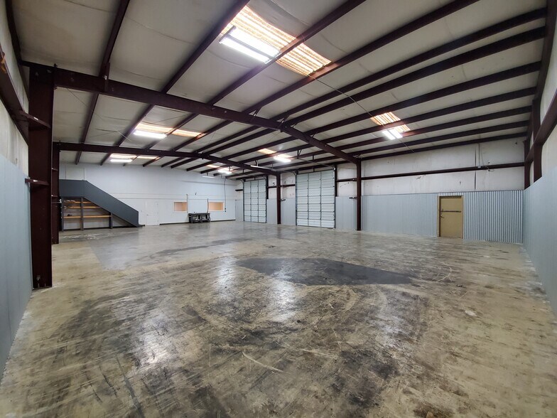 More Photos Of 5930 Lookout Bnd, San Antonio Warehouse For Lease