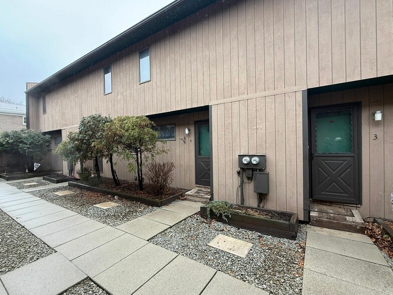 More Photos Of 121-123 S Quarry st, Mount Pleasant Multifamily For Sale