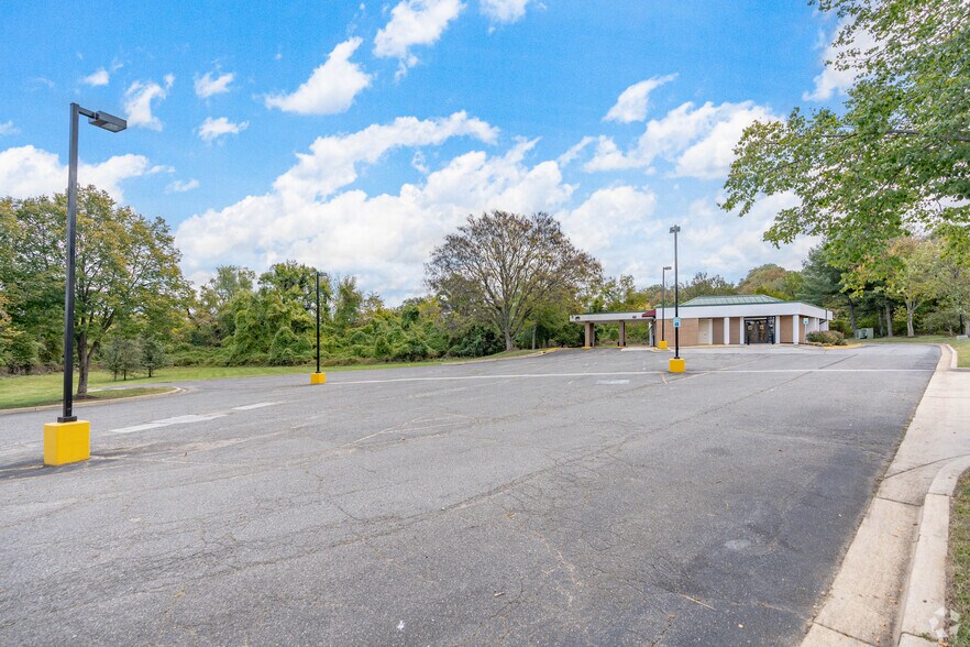 More Photos Of 9412 Livingston Rd, Fort Washington Bank For Lease