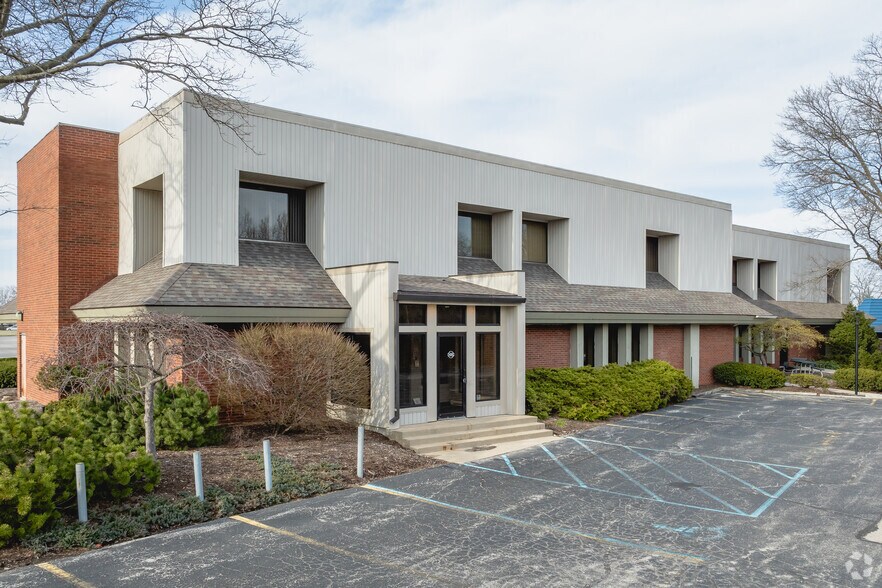 More Photos Of 1575-1579 Henthorne Dr, Maumee Office For Sale