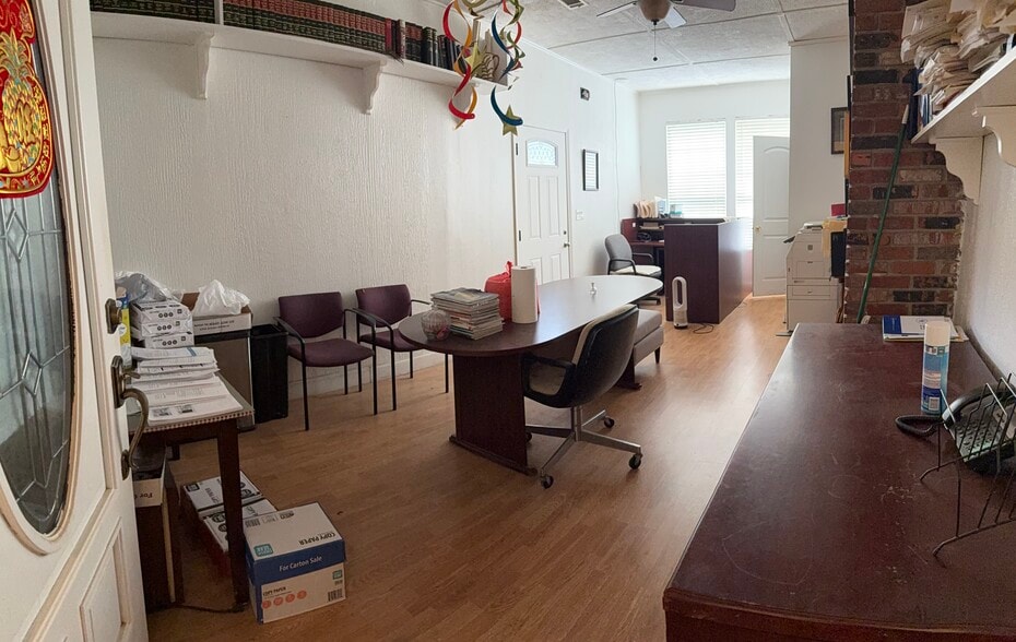 More Photos Of 3147 Shallowford Rd, Atlanta Office For Sale