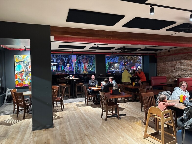 More Photos Of 130 W Gurley St, Prescott Storefront Retail Office For Lease