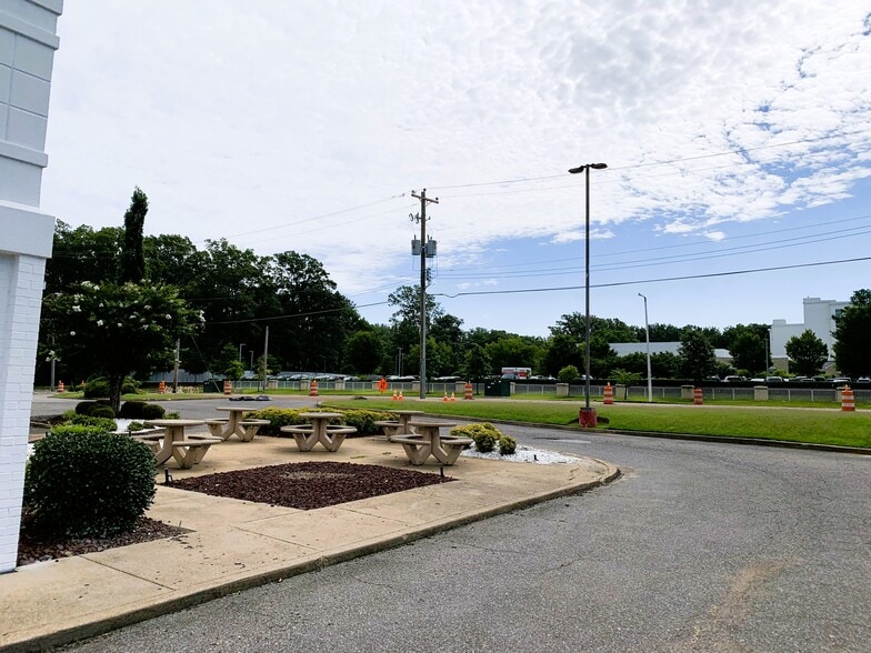 More Photos Of 3623 Elvis Presley Blvd, Memphis Fast Food For Lease