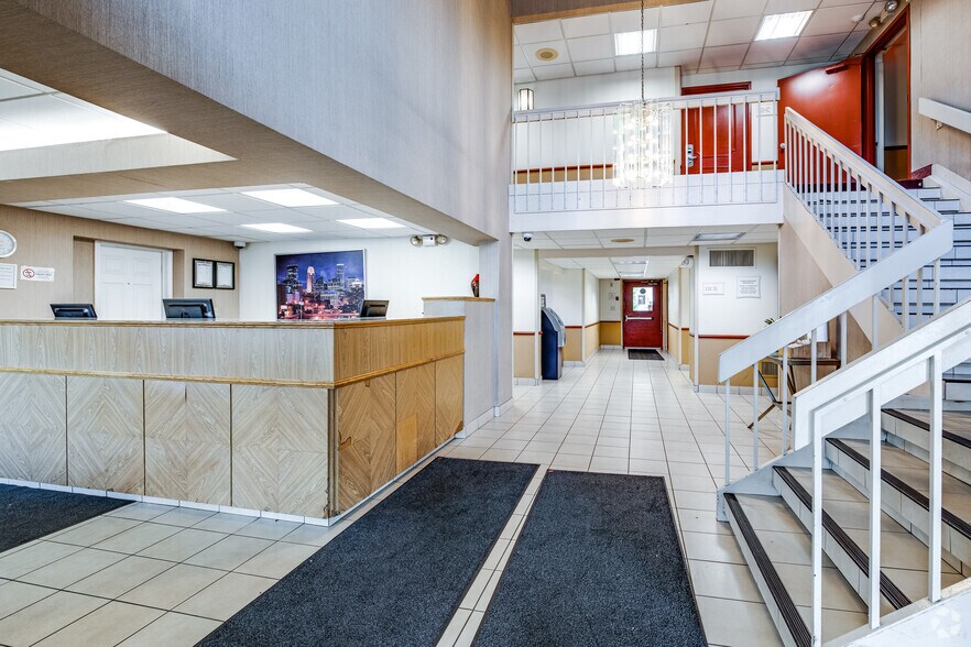 More Photos Of 7815 Nicollet Ave S, Bloomington Hotel For Sale