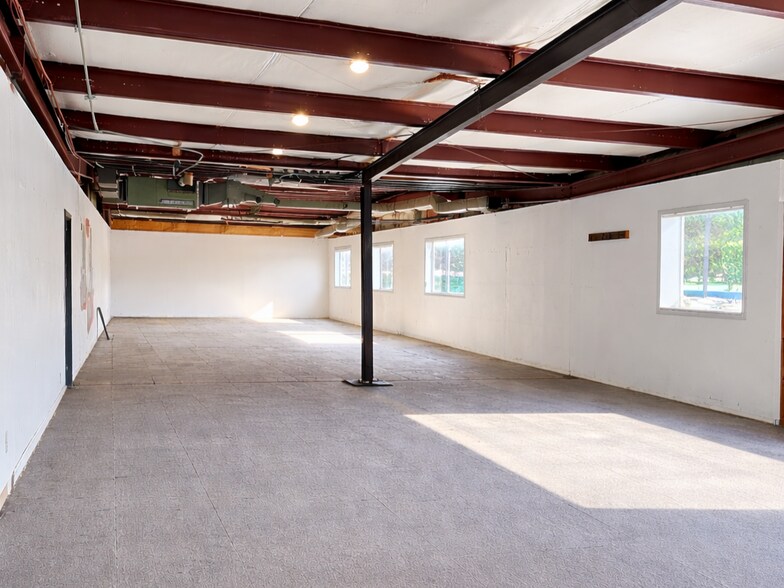 More Photos Of 1631 Dove St, Port Huron Warehouse For Lease