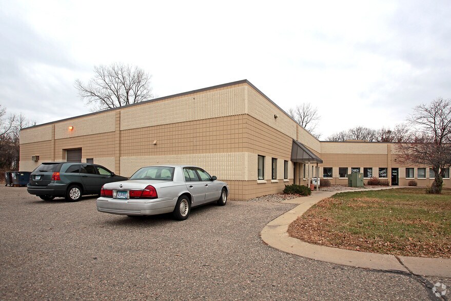 More Photos Of 7900-7928 Kerber Blvd, Chanhassen Flex For Lease