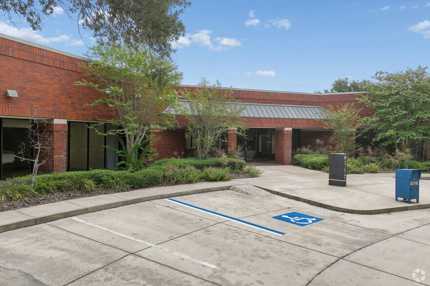 More Photos Of 16001 Bay Vista Dr, Clearwater Office For Lease