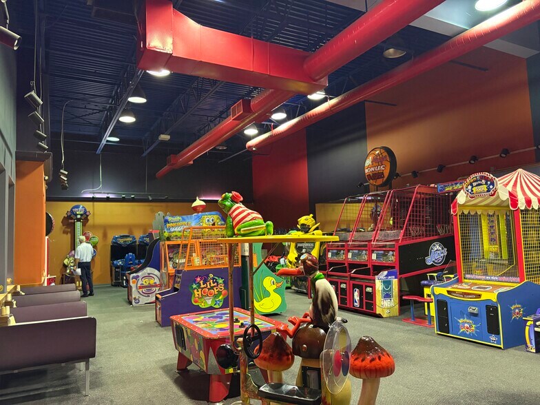 More Photos Of 10535 S State St, Sandy Freestanding For Lease