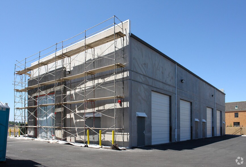 More Photos Of 3991 N Freeway Blvd, Sacramento Warehouse For Lease