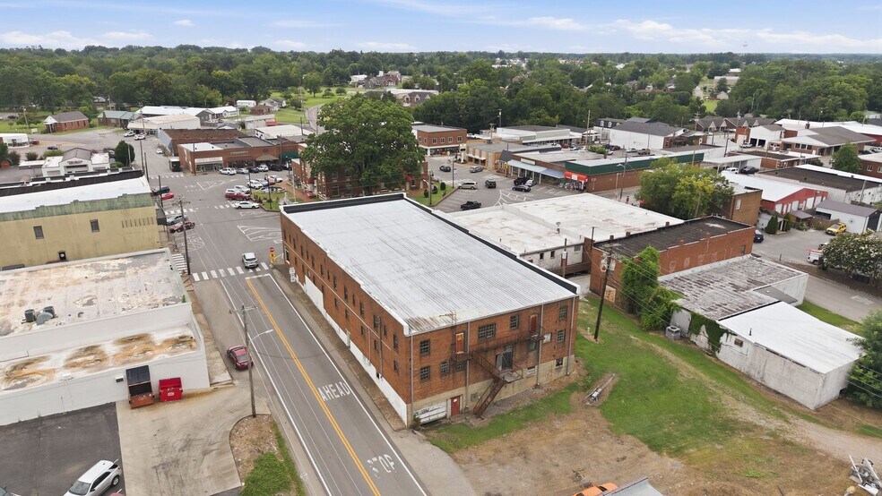 More Photos Of 1 Public Square Red Boiling Springs Sq, Lafayette Showroom For Sale