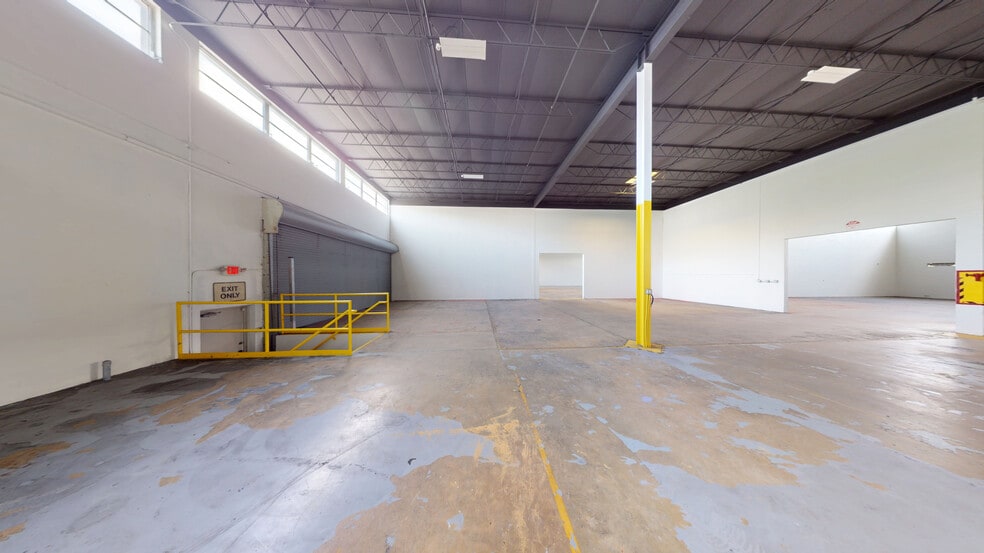 More Photos Of 16511-16511 NW 8th Ave, Miami Warehouse For Lease