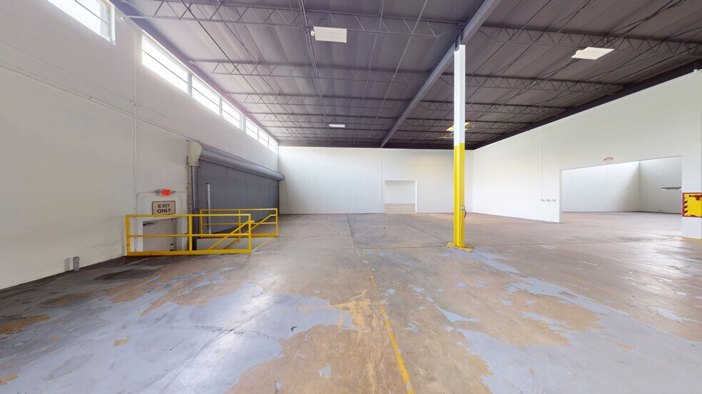 More Photos Of 16511-16511 NW 8th Ave, Miami Warehouse For Lease