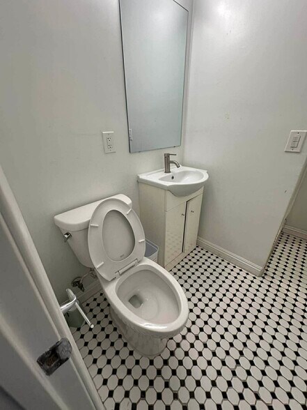 More Photos Of 1161 W 37th Dr, Los Angeles Apartments For Sale