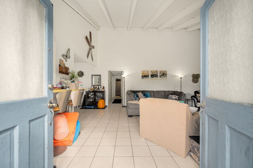 More Photos Of 1070 Freeman Ave, Long Beach Apartments For Sale