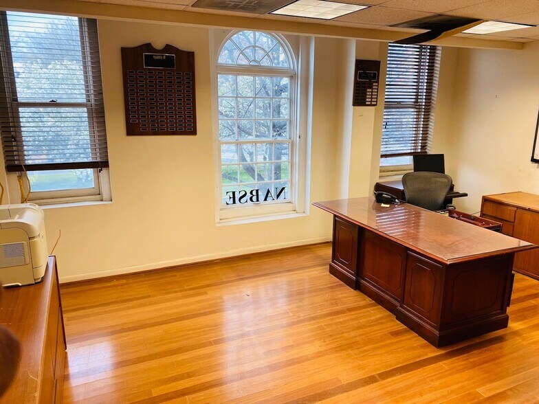 More Photos Of 308-312 Pennsylvania Ave SE, Washington Office For Sale
