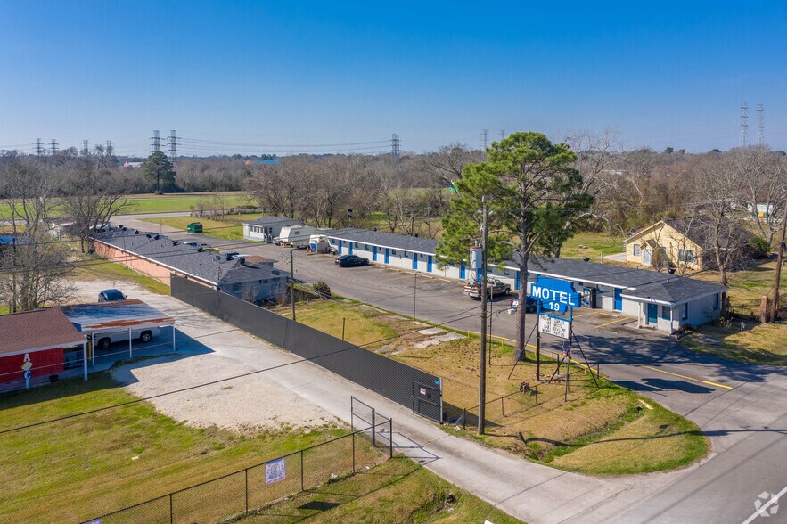 More Photos Of 3401 N Alexander Dr, Baytown Hotel For Sale
